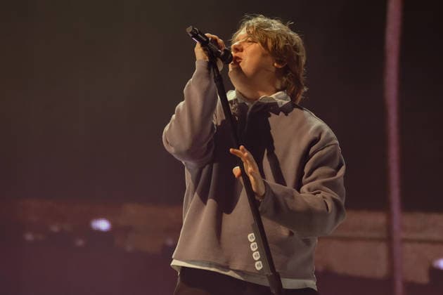 Lewis Capaldi, performs live on stage at the Isle of Wight festival in Newport, UK -19 Jun 2026 Scottish singer songwriter Lewis Marc Capaldi, known professionally as Lewis Capaldi, performs live on stage at the Isle of Wight festival. His single Someone You Loved topped the UK Singles Chart where it remained for seven weeks, and it was nominated at the 62nd Annual Grammy Awards for Song of the Year Newport United Kingdom Copyright: xDawnxFletcher-Parkx xSOPAxImagesx DSCF4796