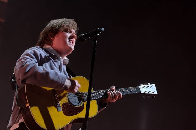 Lewis Capaldi, performs live on stage at the Isle of Wight festival in Newport, UK -19 Jun 2026 Scottish singer songwriter Lewis Marc Capaldi, known professionally as Lewis Capaldi, performs live on stage at the Isle of Wight festival. His single Someone You Loved topped the UK Singles Chart where it remained for seven weeks, and it was nominated at the 62nd Annual Grammy Awards for Song of the Year Newport United Kingdom Copyright: xDawnxFletcher-Parkx xSOPAxImagesx DSCF4825