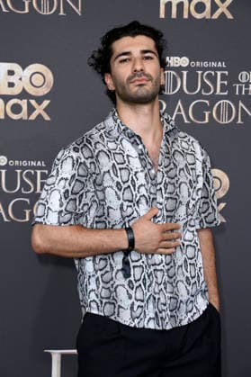 Mohamed Kanj Khamis bei der Premiere der 3. Staffel der Sky Now Serie House of the Dragon im Kino International. Berlin, 19.06.2026 *** Mohamed Kanj Khamis at the premiere of Season 3 of the Sky Now series House of the Dragon at Kino International in Berlin, June 19, 2026,detected_source_language Foto:xN.xKubelkax xFuturexImagex dragon_berlin_6732