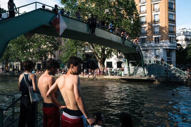 Parisians During The Heat Wave People swim and dive in the Canal Saint-Martin in Paris, France, on June 19, 2026, as a heatwave affects the country. Temperatures are expected to reach up to 40?C in some areas on June 21, the first day of summer. Paris France  Copyright: xJeromexGillesx originalFilename: chobeaux-notitle260620_npCP6.jpg