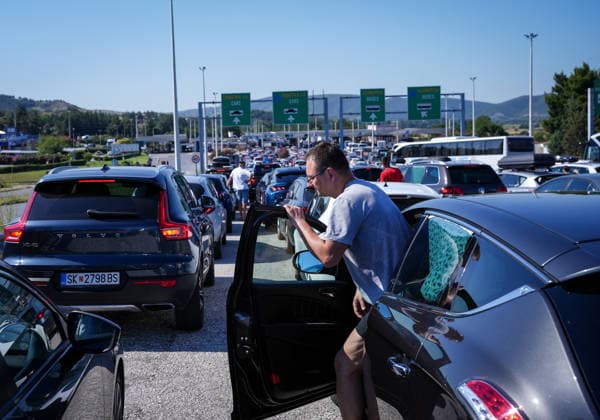 Schengen Entry Exit System North Macedonia and Greece border GEVGELIJA, NORTH MACEDONIA - JUNE 20: A view of the kilometer-long queues of vehicles heading toward Greece at the Evzoni border crossing in Gevgelija, North Macedonia on June 20, 2026. Travelers face hours-long delays amid heavy summer traffic and the implementation of the new Schengen Entry Exit System (EES), which requires the collection of biometric data from passengers. Nake Batev Anadolu Gevgelija North Macedonia. Editorial use only. Please get in touch for any other usage.  Copyright: x2026xAnadoluxNakexBatevx
