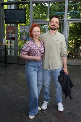 Alexandra Kurzeja und Mats Sharmer bei der Premiere der Komödie Höchste Zeit, Komödie Winterhuder Fährhaus. In der Musicalkomödie mit Hits der 70er bis 90er Jahre geht es um vier Frauen in den Wechseljahren, die sich kurz vor einer Hochzeit mit den großen Fragen rund um Liebe, Ehe und den perfekten Partner auseinandersetzen, Hamburg 19.6.2026