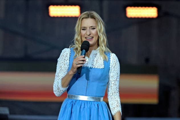 ORF Wenn die Musi spielt . Sängerin Stefanie Hertel während der Generalprobe zum Musik Open Air Wenn die Musi spielt am 19.06.2026 in Bad Kleinkirchheim. 20260619SBK0201 *** ORF Wenn die Musi spielt Singer Stefanie Hertel during the dress rehearsal for the Wenn die Musi spielt open-air music festival on June 19, 2026, in Bad Kleinkirchheim 20260619SBK0201,detected_source_language