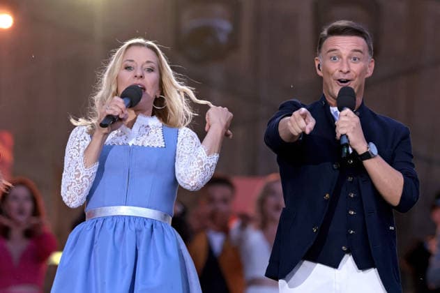 ORF Wenn die Musi spielt . Sängerin Stefanie Hertel und Moderator Marco Ventre während der Generalprobe zum Musik Open Air Wenn die Musi spielt am 19.06.2026 in Bad Kleinkirchheim. 20260619SBK0208 *** ORF Wenn die Musi spielt