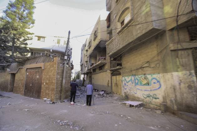 RECORD DATE NOT STATED Casualties Reported After Helicopter Strike in Gaza City (INT) Casualties Reported After Helicopter Strike in Gaza City June 20, 2026, Gaza, Palestine: Palestinians gather following a strike carried out by an Israeli military helicopter on Al-Thalathini Street in central Gaza City. According to local sources, the attack targeted members of the Al-Safadi family. Emergency teams and residents responded to the scene, while casualties were transferred to nearby medical facilities for treatment and identification. Credit: Hashem Zimmo TheNews2(Foto: Hashem Zimmo Thenews2 imago images) Casualties Reported After Helicopter Strike in Gaza City  Copyright: xHashemxZimmox