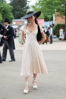 . 20 06 2026. Ascot , United Kingdom. Racegoers arriving for the final day of Royal Ascot, United Kingdom.  xStephenxLockx xi-Imagesx IIM-26841-0054