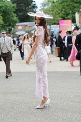 . 20 06 2026. Ascot , United Kingdom. Racegoers arriving for the final day of Royal Ascot, United Kingdom.  xStephenxLockx xi-Imagesx IIM-26841-0057