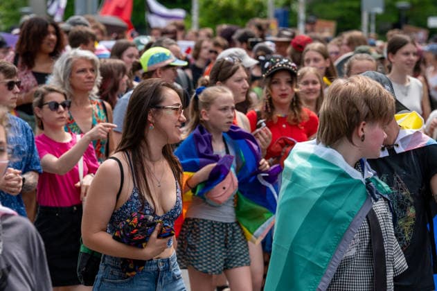 CSD Göttingen 20.06.2026, Göttingen --- CSD-Demonstration in Göttingen mit Regenbogenfahnen, Transparenten und zahlreichen Teilnehmenden. Die Menschen ziehen durch die Innenstadt. . Göttingen Niedersachsen Deutschland *** CSD Göttingen, June 20, 2026, Göttingen