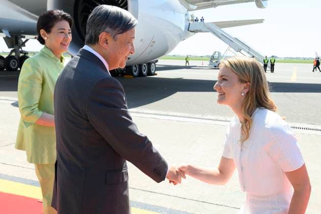 State Visit Of The Emperor And The Empress Of Japan To Belgium MELSBROEK, BELGIUM - JUNE 20: Princess Elisabeth pictured welcoming emperor Naruhito and the empress Masako Owada of Japan at their descent of the airplane on June 20, 2026 in Melsbroek, Belgium, 20 06 2026 Melsbroek Belgium  Copyright: xPhilipxReynaersx