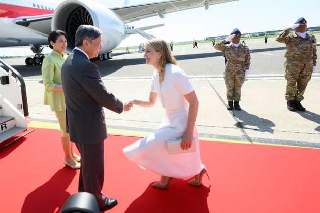 State Visit Of The Emperor And The Empress Of Japan To Belgium MELSBROEK, BELGIUM - JUNE 20: Princess Elisabeth pictured welcoming emperor Naruhito and the empress Masako Owada of Japan at their descent of the airplane on June 20, 2026 in Melsbroek, Belgium, 20 06 2026 Melsbroek Belgium  Copyright: xPhilipxReynaersx