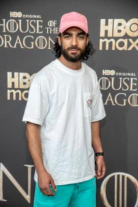 ABB HBO- Soufiane El Mesaudi zu Gast auf dem schwarzen Teppich bei der Deutschland Premiere zur dritten Staffel der HBO Original Serie House of the Dragon im Kino International am 19.06.2026 in Berlin Berlin Deutschland *** ABB HBOs Soufiane El Mesaudi walks the red carpet at the German premiere of the third season of the HBO Original series House of the Dragon at Kino International on June 19, 2026, in Berlin, Germany,detected_source_language
