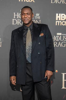 ABB HBO- Abubakar Salim zu Gast auf dem schwarzen Teppich bei der Deutschland Premiere zur dritten Staffel der HBO Original Serie House of the Dragon im Kino International am 19.06.2026 in Berlin Berlin Deutschland *** ABB HBOs Abubakar Salim walks the black carpet at the German premiere of the third season of the HBO Original series House of the Dragon at Kino International on June 19, 2026, in Berlin, Germany,detected_source_language