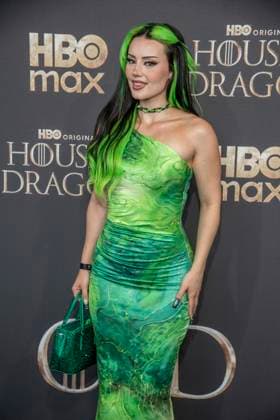 ABB HBO- Dilara Findikoglu zu Gast auf dem schwarzen Teppich bei der Deutschland Premiere zur dritten Staffel der HBO Original Serie House of the Dragon im Kino International am 19.06.2026 in Berlin Berlin Deutschland *** ABB HBOs Dilara Findikoglu walks the red carpet at the German premiere of the third season of the HBO Original series House of the Dragon at Kino International on June 19, 2026, in Berlin, Germany,detected_source_language