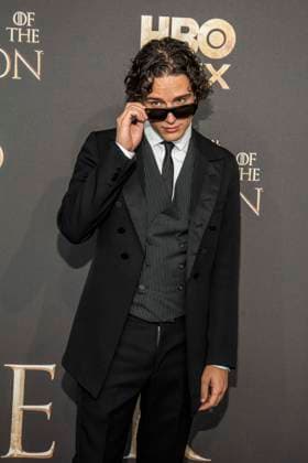ABB HBO- Harry Collett Sonnenbrille zu Gast auf dem schwarzen Teppich bei der Deutschland Premiere zur dritten Staffel der HBO Original Serie House of the Dragon im Kino International am 19.06.2026 in Berlin Berlin Deutschland *** ABB HBO Harry Collett, wearing sunglasses, walked the red carpet at the German premiere of the third season of the HBO Original series House of the Dragon at Kino International on June 19, 2026, in Berlin, Germany,detected_source_language