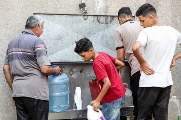 Displaced Palestinians collect water in al-Bureij refugee camp Displaced Palestinians gather to collect water from a distribution point in al-Bureij refugee camp in the central Gaza Strip on June 20, 2026. The water crisis has worsened following the shutdown of some desalination plants due to a shortage of diesel fuel needed for their operation, threatening water security for hundreds of thousands of residents who rely on desalinated water as their primary source of drinking water amid calls for urgent intervention to ensure fuel supplies and maintain the facilities operations. Photo by Moiz Salhi apaimages Nusairat Gaza Strip Palestinian Territory 200626_Bureij_MS_01(14) Copyright: xapaimagesxMoizxSalhixx xapaimagesx