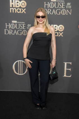 ABB HBO- Paula Senfkorn zu Gast auf dem schwarzen Teppich bei der Deutschland Premiere zur dritten Staffel der HBO Original Serie House of the Dragon im Kino International am 19.06.2026 in Berlin Berlin Deutschland *** ABB HBOs Paula Senfkorn walks the red carpet at the German premiere of the third season of the HBO Original series House of the Dragon at Kino International on June 19, 2026, in Berlin, Germany,detected_source_language