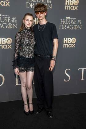 ABB HBO- Lucy Hellenbrecht mit Finn zu Gast auf dem schwarzen Teppich bei der Deutschland Premiere zur dritten Staffel der HBO Original Serie House of the Dragon im Kino International am 19.06.2026 in Berlin Berlin Deutschland *** ABB HBOs Lucy Hellenbrecht and Finn walked the red carpet at the German premiere of the third season of the HBO Original series House of the Dragon at Kino International on June 19, 2026, in Berlin, Germany,detected_source_language