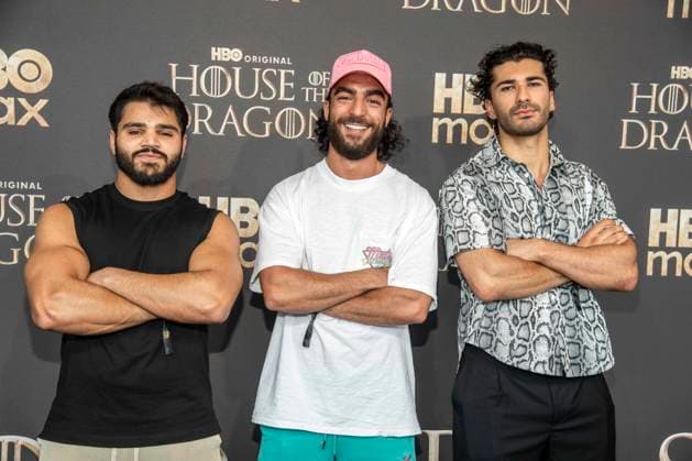 ABB HBO- Mohammad Eliraqui, Soufiane El Mesaudi und Mohamed Kanj Khamis zu Gast auf dem schwarzen Teppich bei der Deutschland Premiere zur dritten Staffel der HBO Original Serie House of the Dragon im Kino International am 19.06.2026 in Berlin Berlin Deutschland *** ABB HBOs Mohammad Eliraqui, Soufiane El Mesaudi, and Mohamed Kanj Khamis walked the red carpet at the German premiere of the third season of the HBO Original series House of the Dragon at Kino International on June 19, 2026, in Berlin, Germany,detected_source_language
