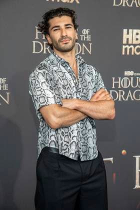 ABB HBO- Mohamed Kanj Khamis zu Gast auf dem schwarzen Teppich bei der Deutschland Premiere zur dritten Staffel der HBO Original Serie House of the Dragon im Kino International am 19.06.2026 in Berlin Berlin Deutschland *** ABB HBOs Mohamed Kanj Khamis walked the red carpet at the German premiere of the third season of the HBO Original series House of the Dragon at Kino International on June 19, 2026, in Berlin, Germany,detected_source_language