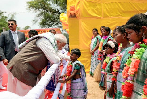 RECORD DATE NOT STATED PM Modi interacts with a girl child during his visit at Pahadpur village, in Mayurbhanj Mayurbhanj Odisha , Jun 20 (ANI): Prime Minister Narendra Modi interacts with a girl child during his visit at Pahadpur village, in Mayurbhanj on Saturday. (@narendramodi X ANI Photo) Mayurbhanj Odisha India Copyright: xANIx ANI_20260620257