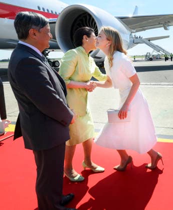 Crown Princess Elisabeth Welcomes Japanese Emperor and Empress - Brussels Emperor Naruhito of Japan and his wife, Empress Masako are welcomed by Princess Elisabeth of Belgium upon their arrival at Melsbroek airport in Brussels, Belgium, 20 June 2026. The Japanese imperial majesties are on a state visit to Belgium. This year, Belgium and Japan celebrate 160 years of diplomatic relations. This state visit is therefore the opportunity to confirm the close ties between the two countries, which are also reflected in the special bond between the Belgian royal family and the Japanese imperial family Photo by Pool ABACAPRESS.COM Brussels Belgium  Copyright: xABACAx