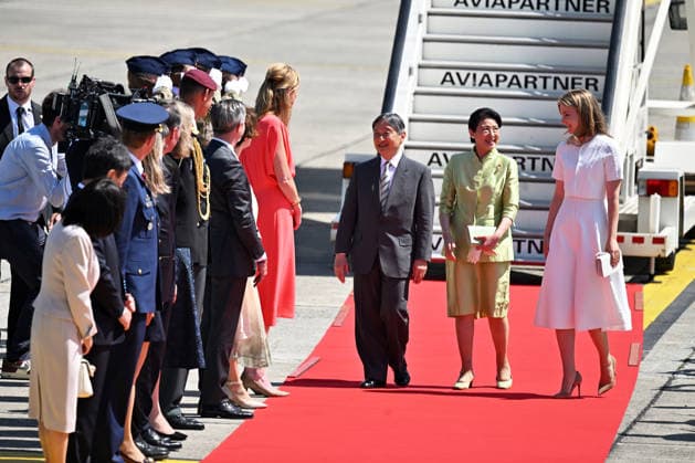 Japanese Emperor Naruhito and Empress Masako visit Belgium BRUSSELS, BELGIUM - JUNE 20: Japanese Emperor Naruhito (L) and Empress Masako (C) arrive at Melsbroek Military Airport for an official state visit marking the 160th anniversary of diplomatic relations between Japan and Belgium, where they are welcomed by Princess Elisabeth of Belgium (R) in Brussels, Belgium, on June 20, 2026. Dursun Aydemir Anadolu Brussels Belgium. Editorial use only. Please get in touch for any other usage.  Copyright: x2026xAnadoluxDursunxAydemirx