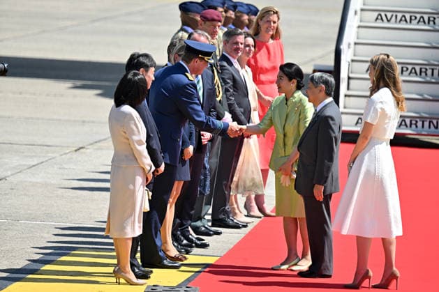 Japanese Emperor Naruhito and Empress Masako visit Belgium BRUSSELS, BELGIUM - JUNE 20: Japanese Emperor Naruhito and Empress Masako are welcomed by Princess Elisabeth of Belgium and officials upon their arrival at Melsbroek Military Airport in Brussels, Belgium, on June 20, 2026, during a state visit marking the 160th anniversary of diplomatic relations between Japan and Belgium. Dursun Aydemir Anadolu Brussels Belgium. Editorial use only. Please get in touch for any other usage.  Copyright: x2026xAnadoluxDursunxAydemirx