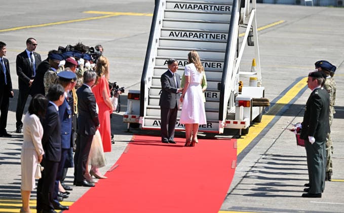 Japanese Emperor Naruhito and Empress Masako visit Belgium BRUSSELS, BELGIUM - JUNE 20: Japanese Emperor Naruhito and Empress Masako are welcomed by Princess Elisabeth of Belgium and officials upon their arrival at Melsbroek Military Airport in Brussels, Belgium, on June 20, 2026, during a state visit marking the 160th anniversary of diplomatic relations between Japan and Belgium. Dursun Aydemir Anadolu Brussels Belgium. Editorial use only. Please get in touch for any other usage.  Copyright: x2026xAnadoluxDursunxAydemirx