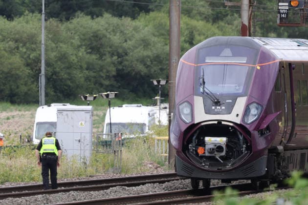 1 dead, several injured in 2-train collision near Bedford BEDFORD, UNITED KINGDOM - JUNE 20: Officials work at the site of two East Midlands Railway (EMR) trains which crashed into each other in Bedford, United KIngdom on June 20, 2026. One person has died and several others were injured in a collision involving two passenger trains near Bedford. Jacqueline Lawrie Anadolu Bedford United Kingdom. Editorial use only. Please get in touch for any other usage.  Copyright: x2026xAnadoluxJacquelinexLawriex