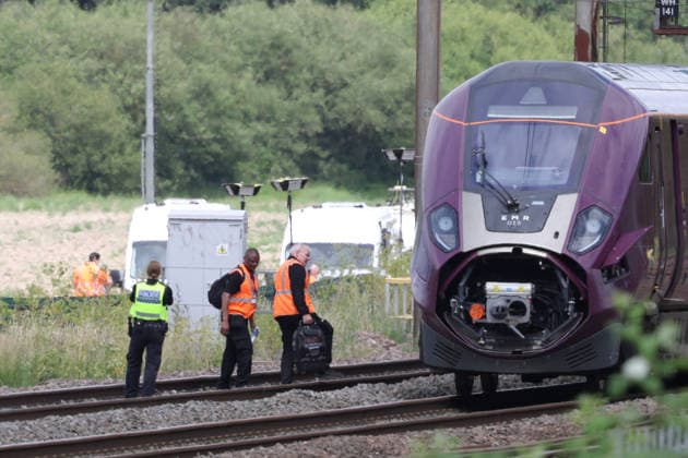1 dead, several injured in 2-train collision near Bedford BEDFORD, UNITED KINGDOM - JUNE 20: Officials work at the site of two East Midlands Railway (EMR) trains which crashed into each other in Bedford, United KIngdom on June 20, 2026. One person has died and several others were injured in a collision involving two passenger trains near Bedford. Jacqueline Lawrie Anadolu Bedford United Kingdom. Editorial use only. Please get in touch for any other usage.  Copyright: x2026xAnadoluxJacquelinexLawriex