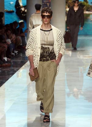 June 20, 2026, Milan, Italy: A model presents a creation by Italian fashion label Dolce&Gabbana during the Spring Summer 2027 Men™s Collection show at Milan Fashion Week in Milan, Italy, 20 June 2026. ANSA MATTEO BAZZI Milan Italy  - ZUMAa110 20260620_zaf_a110_007 Copyright: xMatteoxBazzix