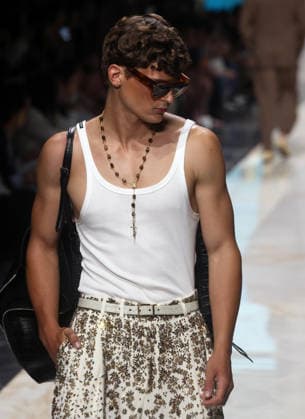 June 20, 2026, Milan, Italy: A model presents a creation by Italian fashion label Dolce&Gabbana during the Spring Summer 2027 Men™s Collection show at Milan Fashion Week in Milan, Italy, 20 June 2026. ANSA MATTEO BAZZI Milan Italy  - ZUMAa110 20260620_zaf_a110_010 Copyright: xMatteoxBazzix