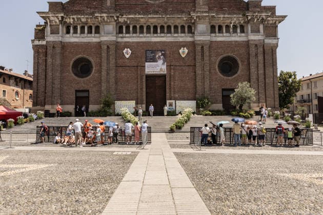 Christian faithful gather for Pope Leo XIV’s visit in Pavia PAVIA, ITALY - JUNE 20: Christian faithful gather to witness the arrival of Pope Leo XIV in front of the Cathedral in Pavia, Italy, on June 20, 2026. The last Pope to visit the city of Pavia was Pope Benedict XVI, in April 2007. Andrea Carrubba Anadolu Pavia Italy. Editorial use only. Please get in touch for any other usage.  Copyright: x2026xAnadoluxAndreaxCarrubbax