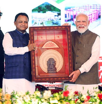 2nd Anniversary programme of the BJP Government in Odisha Mayurbhanj Odisha , Jun 20 (ANI): Prime Minister Narendra Modi gets felicitated by Odisha Chief Minister Mohan Charan Majhi at the second-anniversary programme of the BJP-led Odisha government at Rairangpur, Mayurbhanj, on Saturday. Mayurbhanj Odisha India Copyright: xANIx ANI_20260620426