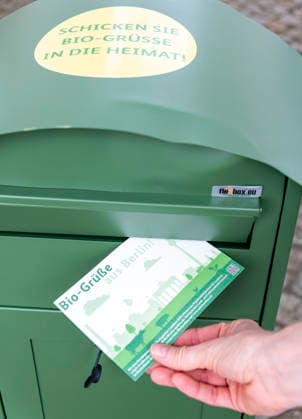 Alois Rainer EUR, Deutschland, Berlin, 20.06.2026: Grüße aus Berlin! Eine Initiative einer Kooperative für mehr Biologische Landwirtschaft - Briefpost von Alois Rainer (CSU) Bundesminister für Landwirtschaft, Ernährung und Heimat besucht Aussteller am Tag der offenen Tür im Bundeslandwirtschaftsministerium. Im Gespräch mit Besuchern, Gästen und Aussteller. *** Alois Rainer EUR, Germany, Berlin, June 20, 2026 Greetings from Berlin An initiative by a cooperative to promote organic farming Letter from Alois Rainer CSU Federal Minister of Agriculture, Food, and Home Affairs visits exhibitors at the Open House at the Federal Ministry of Agriculture Talking with visitors, guests, and exhibitors,detected_source_language