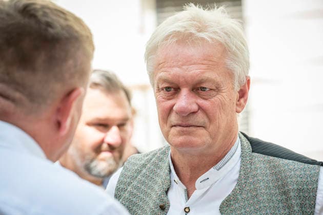 Alois Rainer EUR, Deutschland, Berlin, 20.06.2026: Alois Rainer (CSU) Bundesminister für Landwirtschaft, Ernährung und Heimat besucht Aussteller am Tag der offenen Tür im Bundeslandwirtschaftsministerium. Im Gespräch mit Besuchern, Gästen und Aussteller. *** Alois Rainer EUR, Germany, Berlin, June 20, 2026 Alois Rainer, CSU Federal Minister of Agriculture, Food, and Home Affairs, visits exhibitors at the Open House at the Federal Ministry of Agriculture. Talking with visitors, guests, and exhibitors,detected_source_language