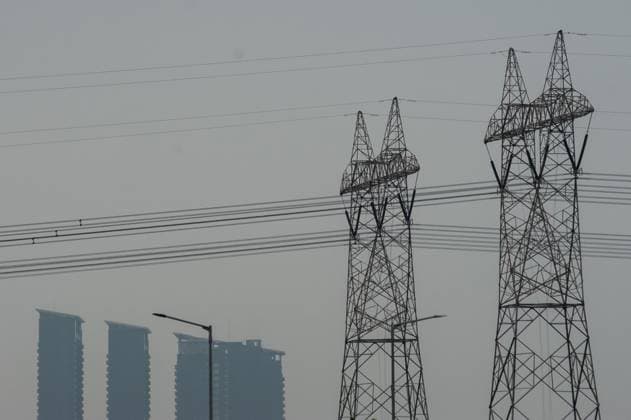 Power Outage in Tangerang, Indonesia TANGERANG, INDONESIA - JUNE 20, 2026: Indonesian state-owned electricity company, Perusahaan Listrik Negara (PLN), announced a power outage in several areas of Tangerang on June 20, 2026. This is part of PLN s recent repeated blackouts across Java due to coal shortages. PLN is currently accelerating the signing of contracts with coal suppliers, particularly for medium rank coal, which is widely used in coal power plants. Tangerang Indonesia Copyright: x xGabrixPerboirexWilhelminhoxRinggixSenggax xJNAxPressx