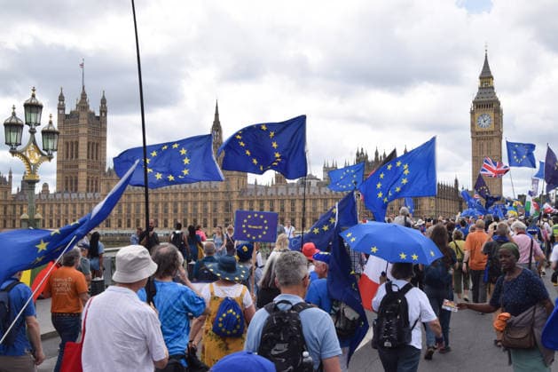 June 20, 2026, London, England, United Kingdom: Protesters pass over Westminster Bridge during the National Rejoin March, calling on the UK government to rejoin the European Union. London United Kingdom  - ZUMAv130 20260620_zip_v130_011 Copyright: xVukxValcicx