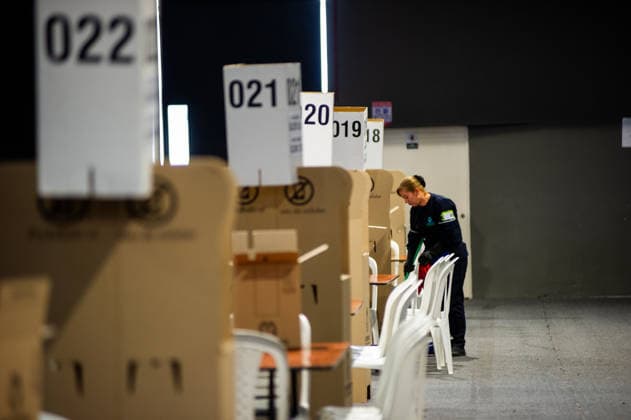 Colombia s biggest voting place is prepared prior to the 2026 runoff of the presidential elections on June 19, 2026 in Bogota, Colombia. Colombians vote on june 21, 2026 between a hard-right lawyer that faces against a left-wing senator. Bogota Bogota D.C Colombia Copyright: xSebastianxBarrosx xVWPicsx SBS_CORFERIASVOTING_20260619_004