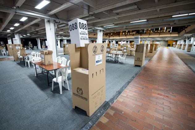 Colombia s biggest voting place is prepared prior to the 2026 runoff of the presidential elections on June 19, 2026 in Bogota, Colombia. Colombians vote on june 21, 2026 between a hard-right lawyer that faces against a left-wing senator. Bogota Bogota D.C Colombia Copyright: xSebastianxBarrosx xVWPicsx SBS_CORFERIASVOTING_20260619_007