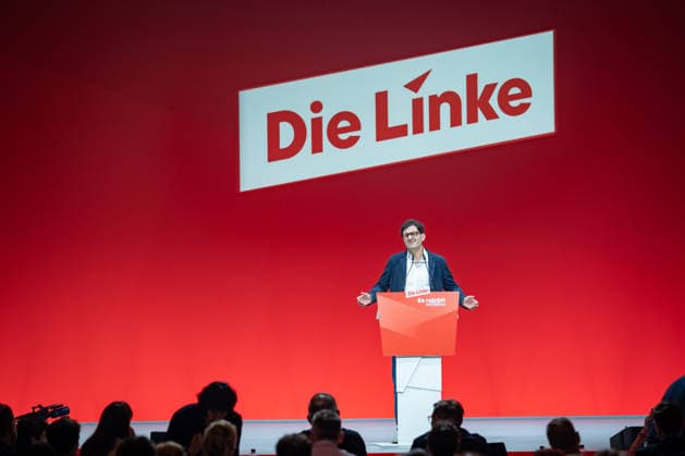 Luigi Pantisano, während seiner Bewerbungsrede vor seiner Wahl als Parteivorsitzender;Bundesparteitag Die Linke in Potsdam - Potsdamer Parteitag 2026, Potsdam Brandenburg Deutschland Metropolis-Halle *** Luigi Pantisano, during his campaign speech prior to his election as party chair at the federal party convention of Die Linke in Potsdam; 2026 Potsdam Party Convention, Potsdam, Brandenburg, Germany; Metropolis Halle,detected_source_language