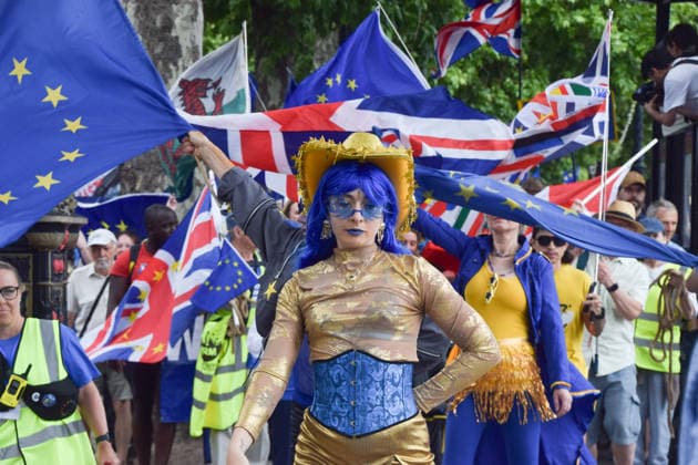 June 20, 2026, London, England, United Kingdom: A dancer performs during the National Rejoin March, calling on the UK government to rejoin the European Union. London United Kingdom - ZUMAv130 20260620_zip_v130_018 Copyright: xVukxValcicx