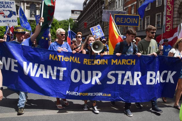 June 20, 2026, London, England, United Kingdom: Protesters pass through Central London during the National Rejoin March, calling on the UK government to rejoin the European Union on the tenth anniversary of the Brexit referendum. London United Kingdom  - ZUMAv130 20260620_zip_v130_029 Copyright: xVukxValcicx