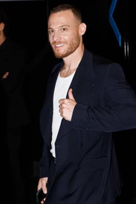News - Dolce&Gabbana Spring 2027 Men s Collections Show - Celebrities MILAN, ITALY - JUNE 20, 2026: Kerem Bursin leaves the Dolce&amp;Gabbana Men s Spring Summer 2027 collection runway show during the Milan Fashion Week Menswear in Milan, Italy. Photo: Cinzia Camela. Milan Metropol Italy Copyright: xCinziaxCamelax xLiveMediax LPN_2529180