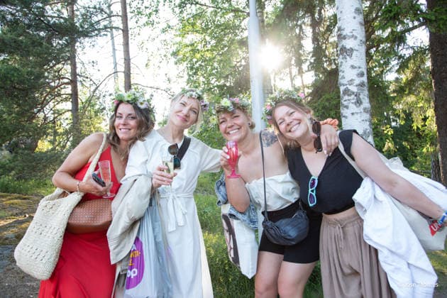 June 19, 2026, Helsinki, Uusimaa, Finland: HELSINKI, FINLAND Ã¢â‚¬ June 19, 2026: Visitors gather to celebrate the annual Seurasaari Midsummer Bonfires (Juhannusvalkeat) at Seurasaari Open-Air Museum in Helsinki, Finland. Families, friends and tourists enjoy the festive atmosphere, traditional Finnish music, folk dancing and cultural performances during one of Finland s most cherished celebrations marking the summer solstice. Helsinki Finland - ZUMAt172 20260619_zip_t172_048 Copyright: xJosexTabaresx