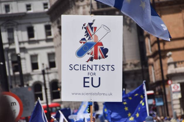 June 20, 2026, London, England, United Kingdom: A protester holds a Scientists for EU placard during the National Rejoin March, calling on the UK government to rejoin the European Union on the tenth anniversary of the Brexit referendum. London United Kingdom - ZUMAv130 20260620_zip_v130_055 Copyright: xVukxValcicx