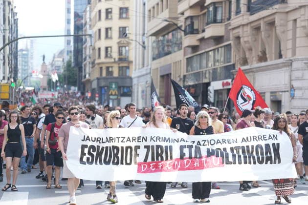 Protest in Bilbao to Denounce Ertzaintza Brutality  Copyright: xH.Bilbaox 7611511