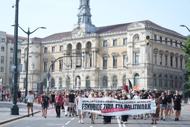 Protest in Bilbao to Denounce Ertzaintza Brutality  Copyright: xH.Bilbaox 7611513