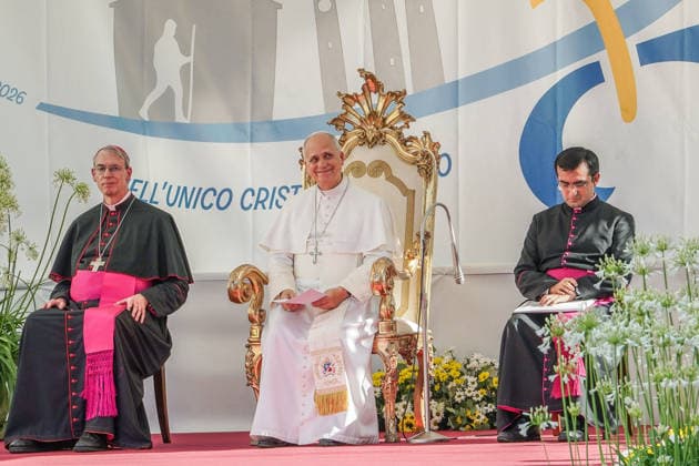 IPA85888786 - PAVIA, June 20, 2026 - The Holy Father, Pope Leo XIV, in Piazza della Vittoria during his visit to Pavia.  Copyright: xEmanuelexRobertoxDexCarlix xx 85888786