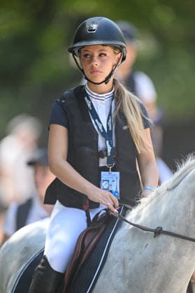 Giulia Sarkozy on Valentine Du Delta at the Decathlon Kids Cup Prize during the 12th edition of the Longines Paris Eiffel Jumping at the foot of the Eiffel Tower on the Champ de Mars in Paris, France, on June 20, 2026 Perusseau Veeren Bestimage Giulia Sarkozy during the Kids Cup Decathlon Prize at the 12th edition of the Longines Paris Eiffel Jumping at the Champ de Mars near the Eiffel Tower in Paris, France, on June 20, 2026 Paris France,detected_source_language  Copyright: xPerusseau-Veerenx xBestimagexPerusseau-Veerenx xBestimagex